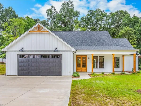 4611 Cedar Farm Ln, Pfafftown, NC 27040