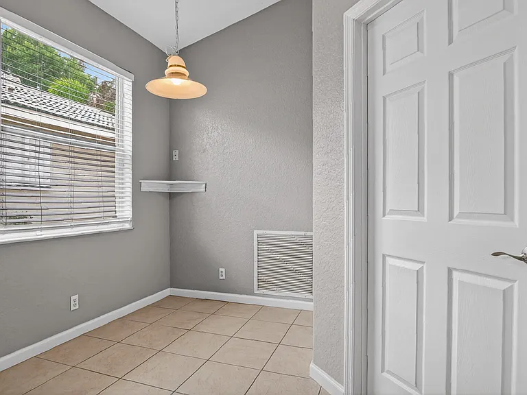 671 NW Stanford Ln — Photo 9