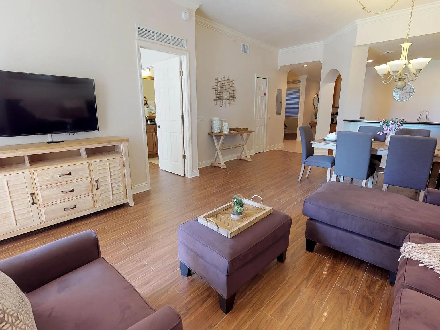 3 bed, 1354 sqft, $2,750 — Photo 2