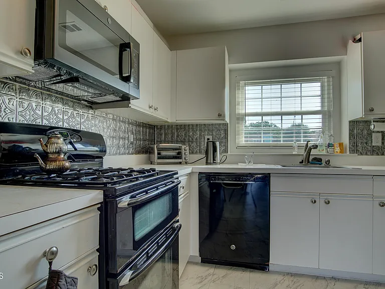 187 Kentucky Way — Photo 4