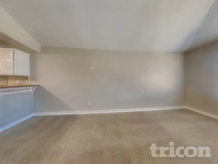 29418 Fox River Dr — Photo 2