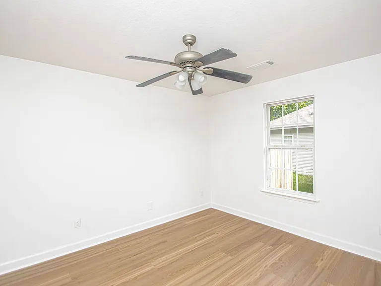 315 Autumn Dr — Photo 18
