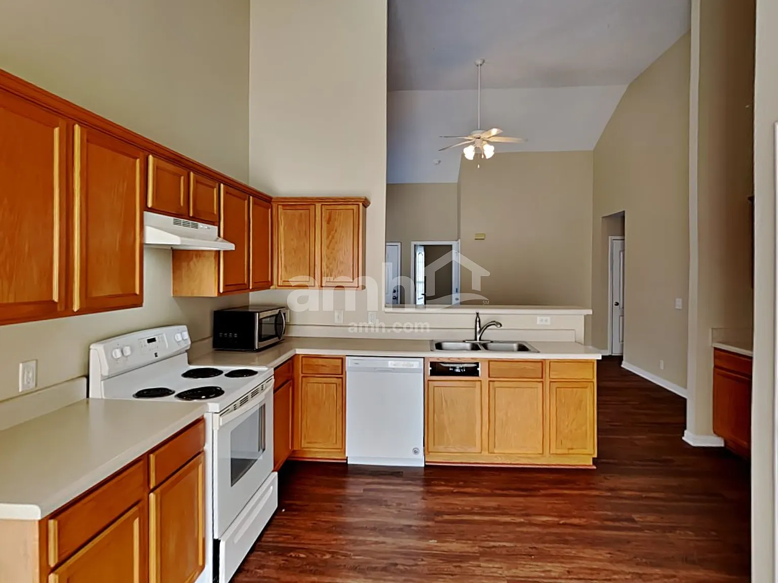 3 bed, 2.0 bath, 1956 sqft, $2,290 — Photo 4