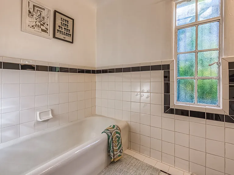 600 S Burnside Ave #4 — Photo 51