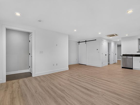 3rd image of 303 4th St #1