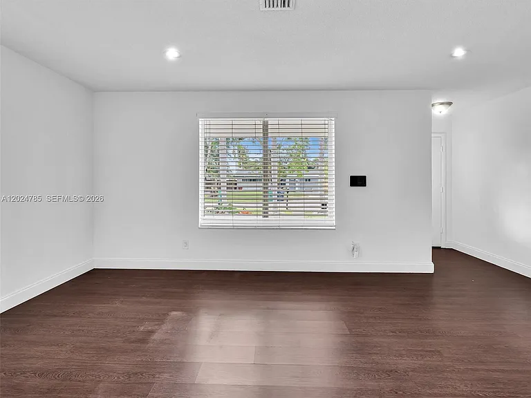 4500 SW 42nd Ter — Photo 14