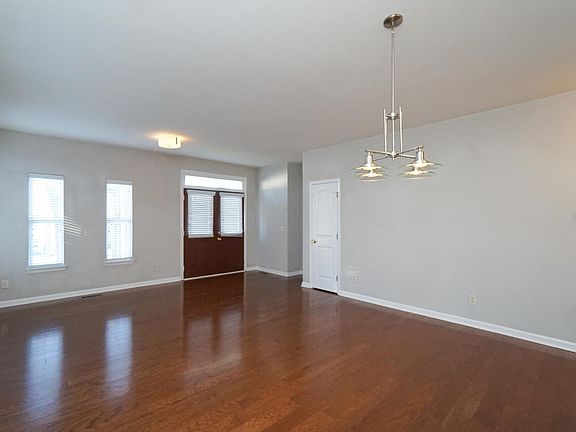 5th image of 107 Woodside Cir APT A