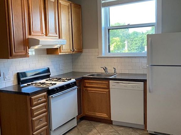 2nd image of 1617 W Thome Ave #3S