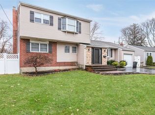 6 Elbomar Dr, Huntington, NY 11743