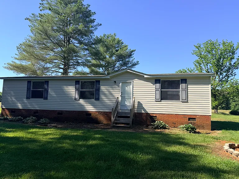 410 Thornburg Rd — Photo 1