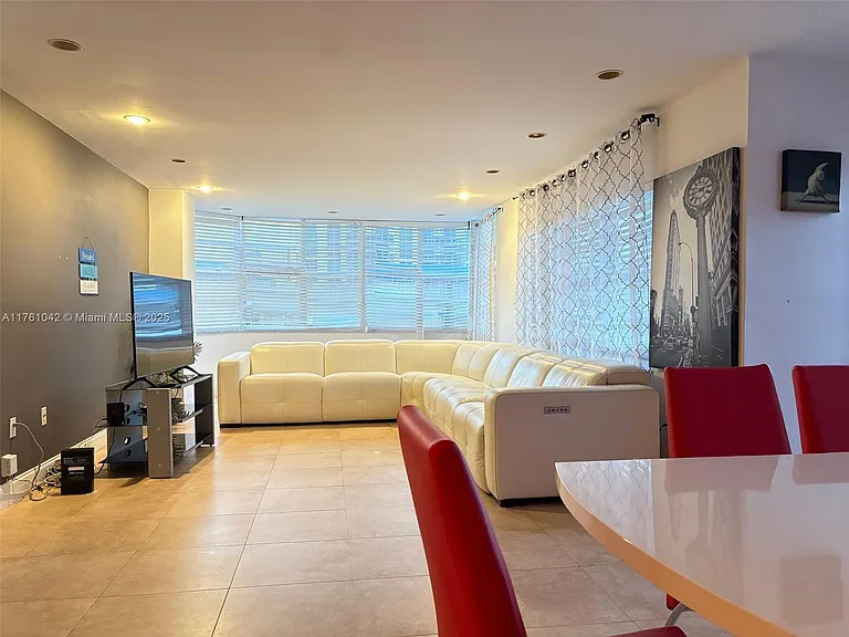 1965 S Ocean Dr #2F — Photo 1
