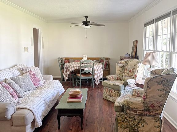 3rd image of 2845 Candies Ln NW