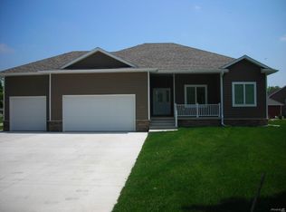 258 E Sawgrass Trl, North Sioux City, SD 57049