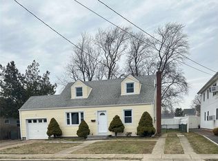 16 Grant Ave, Bethpage, NY 11714