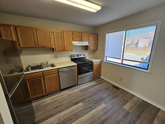 944 Glenn St #C3 — Photo 3