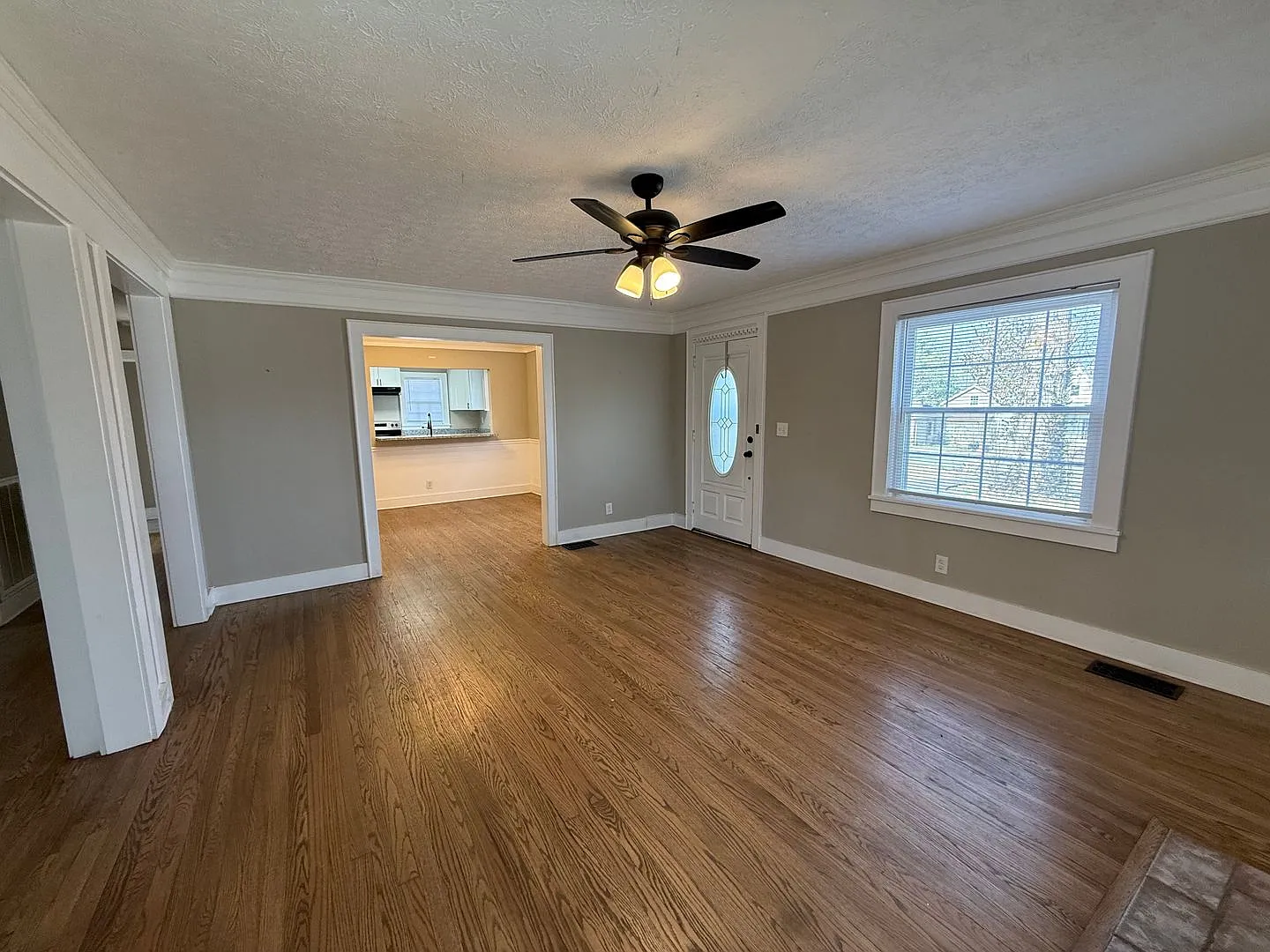 287 E Eastland St — Photo 2