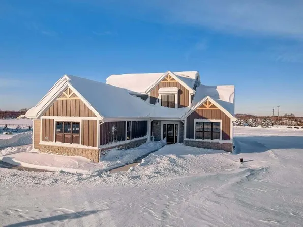 N67W27826 Red Oak COURT, Waukesha, WI 53189