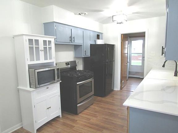 3rd image of 4834 W 97th Pl