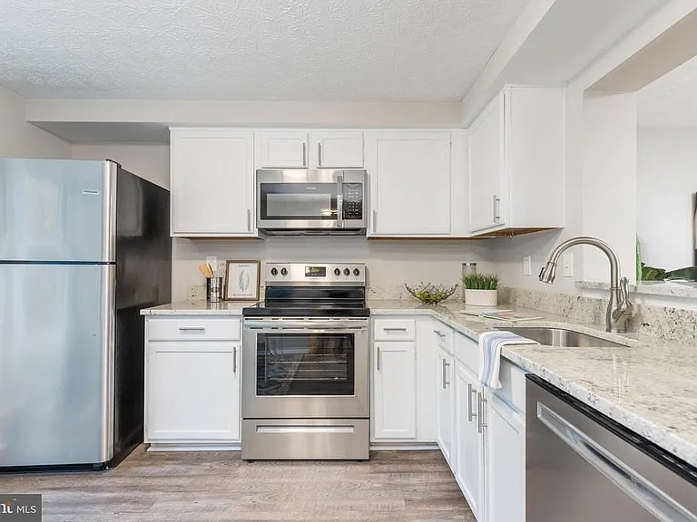 1334 E Spring Meadow Ct — Photo 4