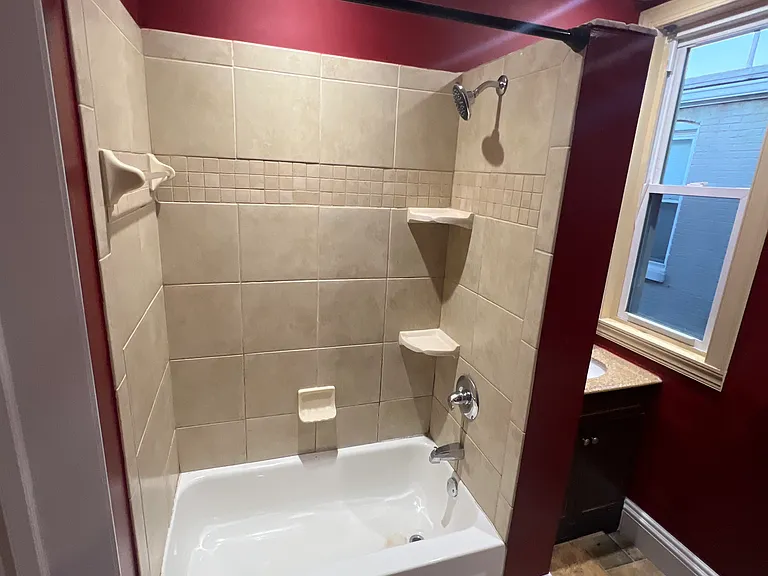 1115 W King St #2 — Photo 12