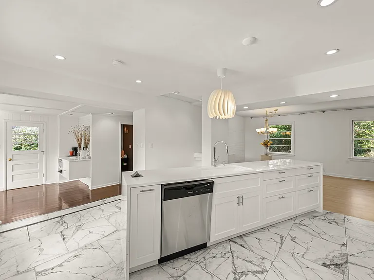 354 Indian Dr — Photo 4