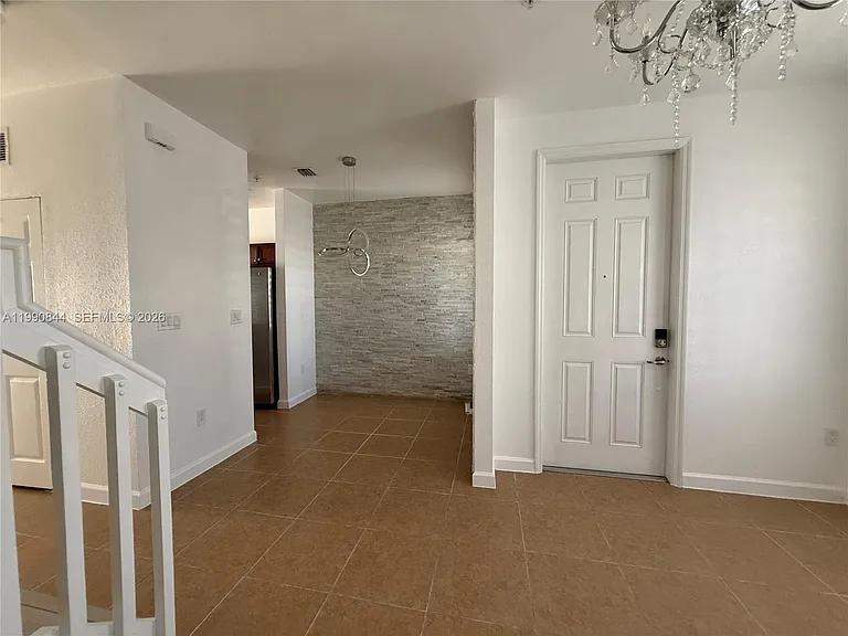 134 SE 28th Ter #6 — Photo 33