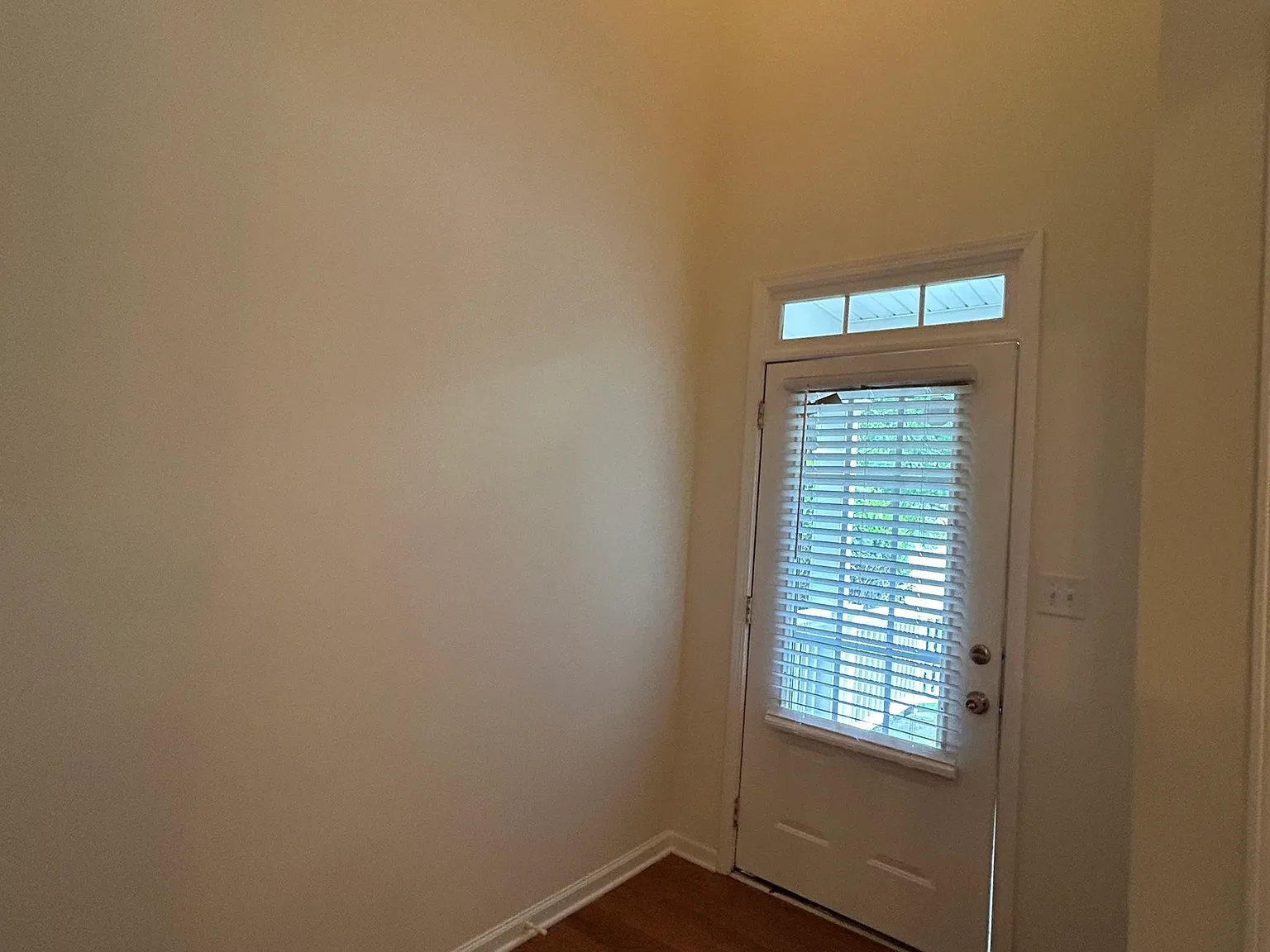 3 bed, 2.5 bath, 1984 sqft, $1,945 — Photo 2
