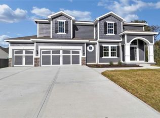 1028 E 14th St, Kearney, MO 64060