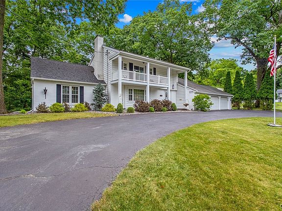 4th image of 111 Treeland Cir