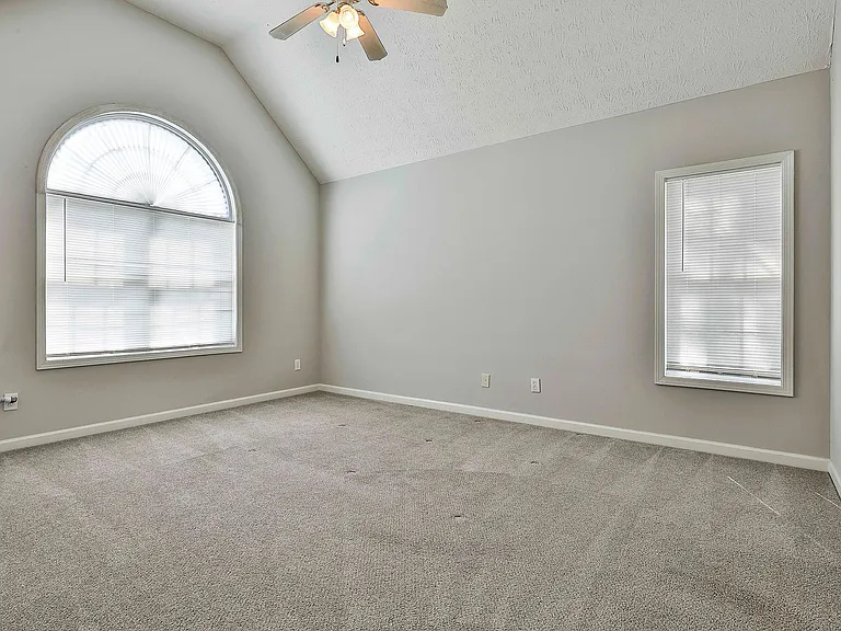 105 Edgemoore Ln — Photo 15
