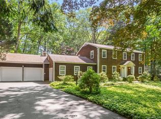 84 Knollwood Ln, New Canaan, CT 06840