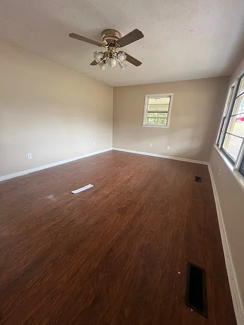 3 bed, 1212 sqft, $1,200 — Photo 3
