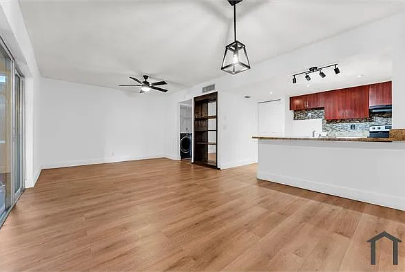 3 bed, 1428 sqft, $2,500 — Photo 3