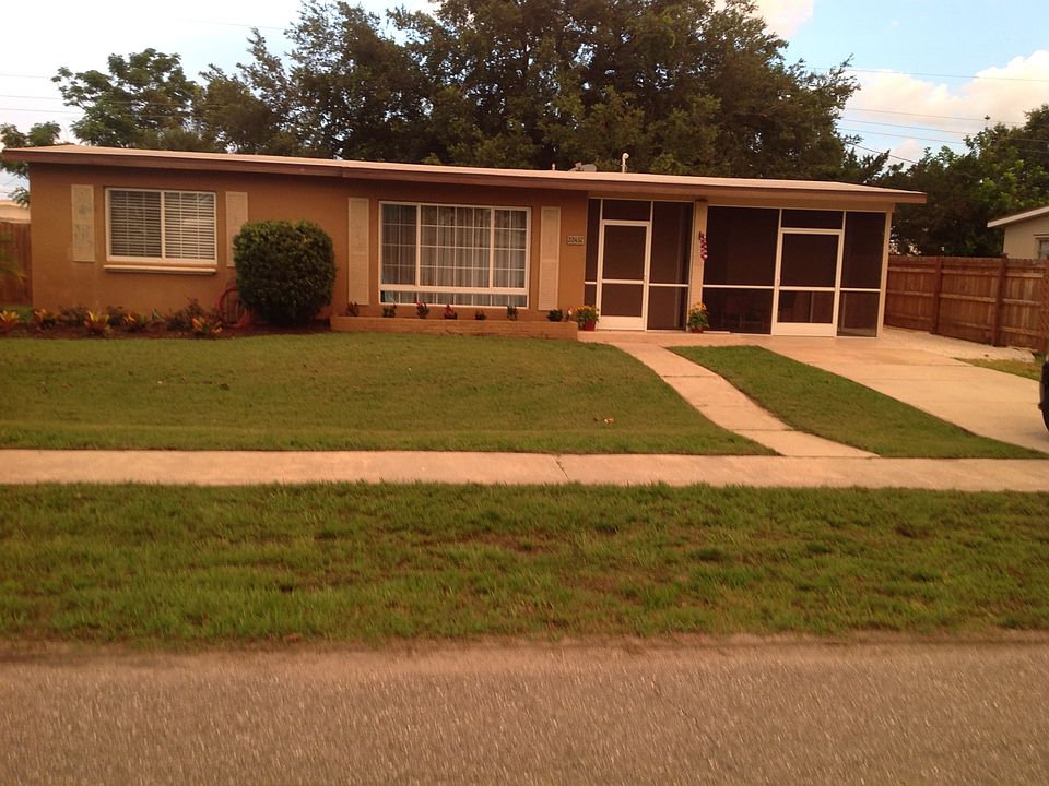 22432 Hernando Ave.