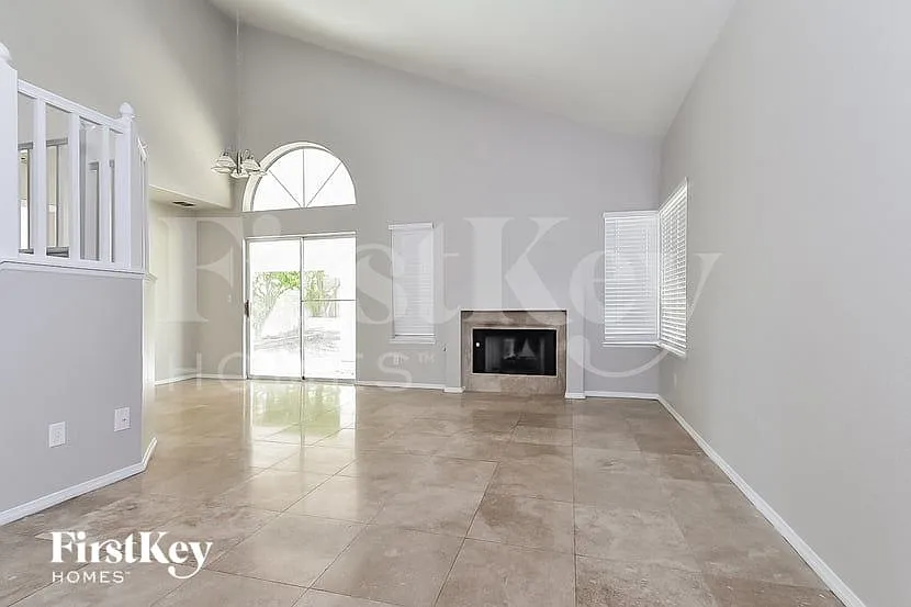 3 bed, 3.0 bath, 1499 sqft, $2,200 — Photo 3