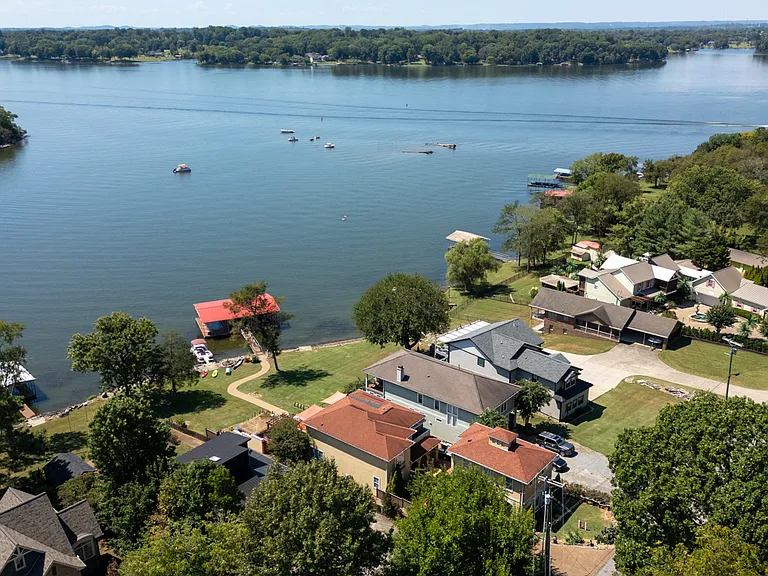 River Dr — Photo 2