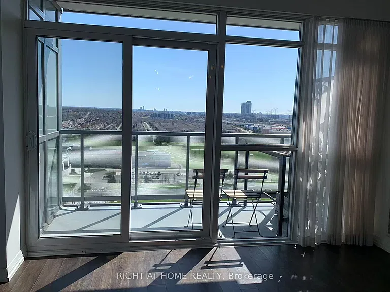 65 Oneida Cres #1710 — Photo 4