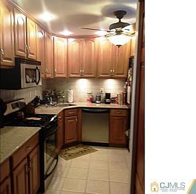 2nd image of 61 Chelsea Ct #33