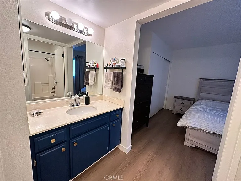 10149 Commerce Ave — Photo 18