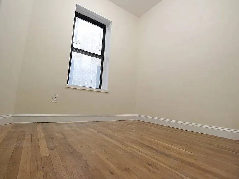 192 Claremont Ave #D — Photo 7