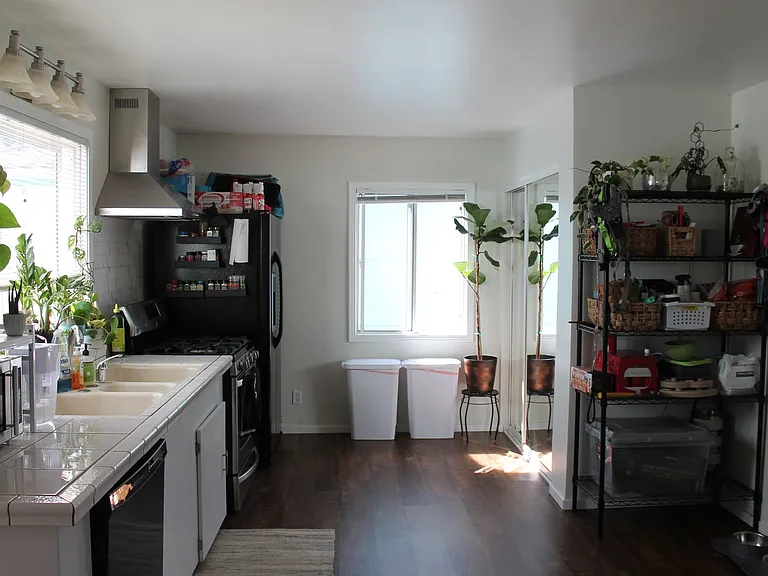 960 Balboa St — Photo 8