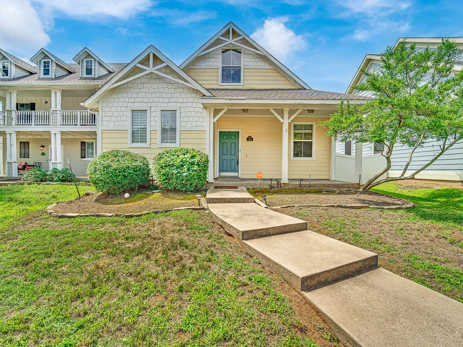 4 bed, 2005 sqft, $2,200 — Photo 1