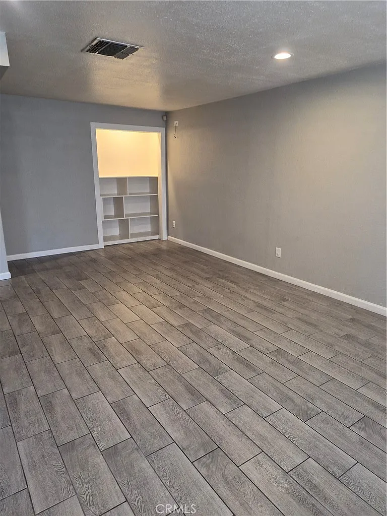 3 bed, 1200 sqft, $3,200 — Photo 4