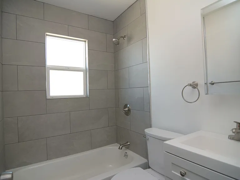 2556 E Silver St — Photo 9