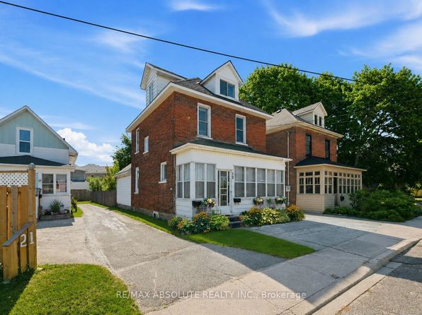 19 Leeds St, Smiths Falls, ON K7A 2M6