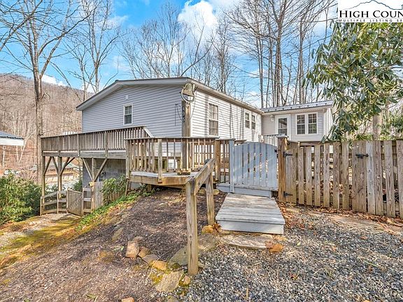 4th image of 495 Betsy Circle