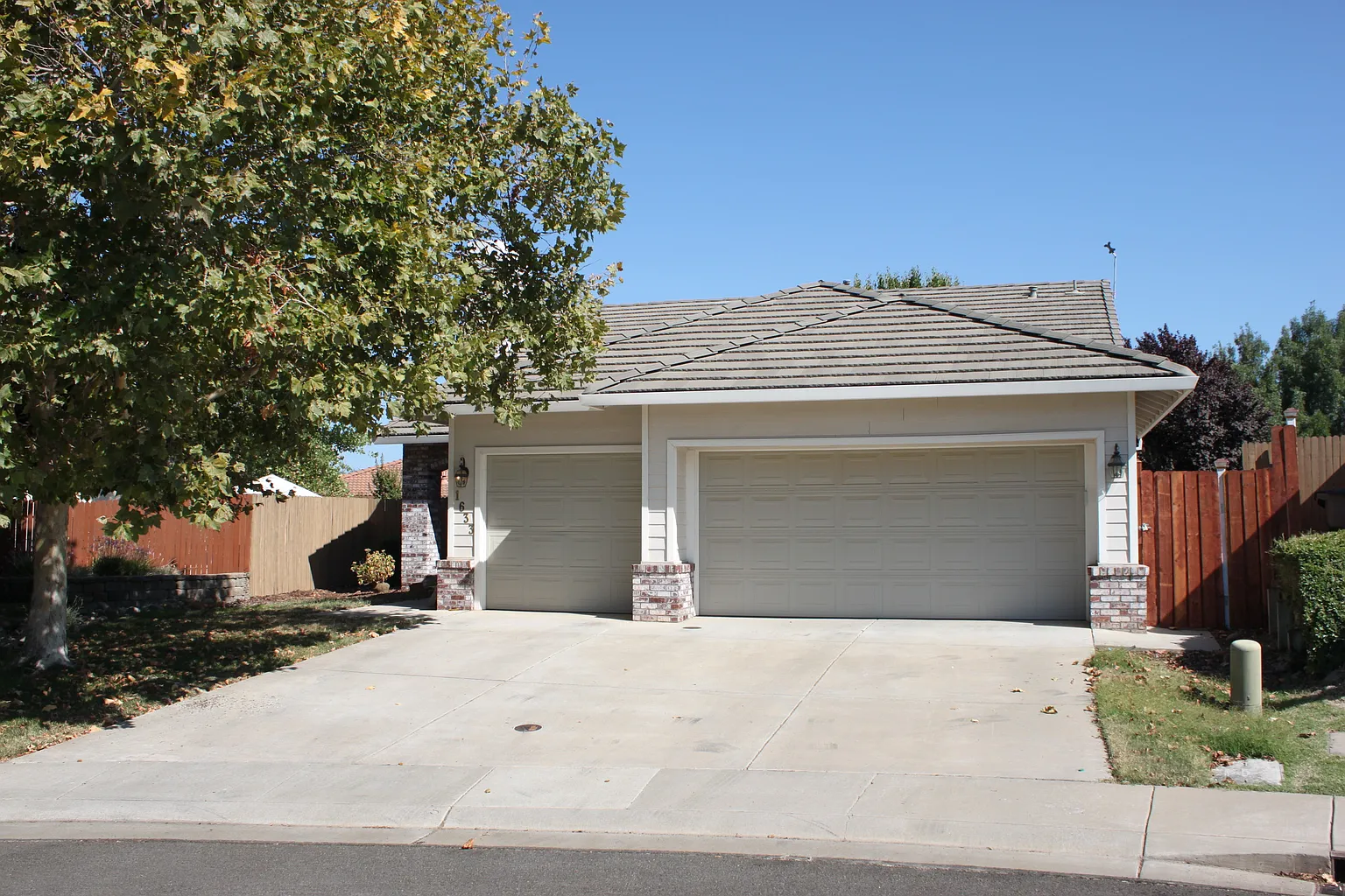 1633 Calabasa Dr photo 1