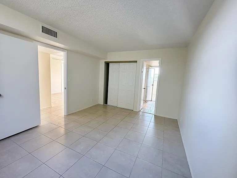5301 NW 2nd Ave #401 — Photo 26
