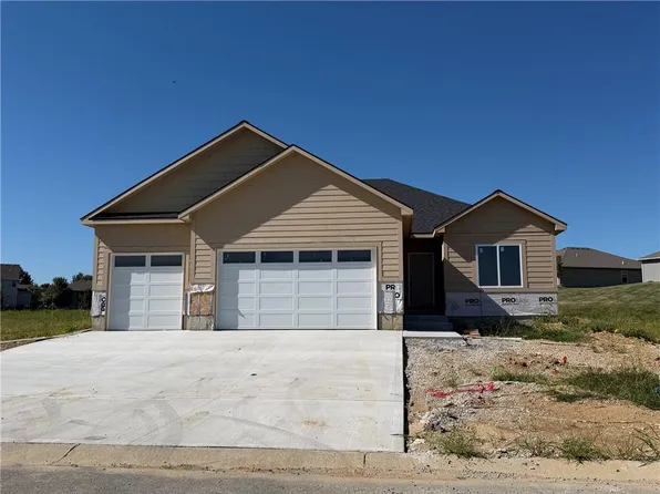 8013 Crumley Ct, Blue Springs, MO 64014
