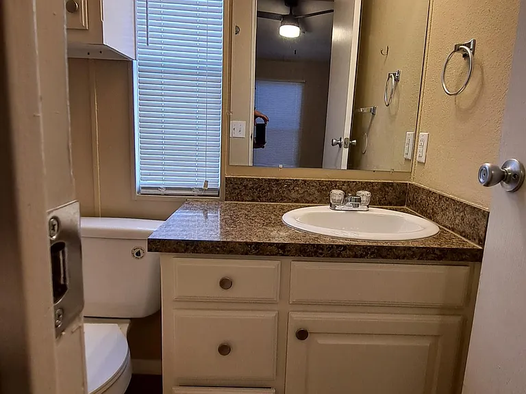 2000 S Burleson Blvd #13 — Photo 12